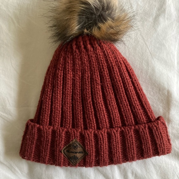 Dakine Accessories - Dakine beanie with Faux Fur Pom